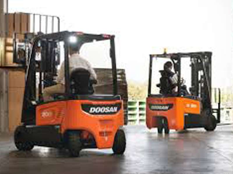 XE NÂNG ĐIỆN DOOSAN - HÀN QUỐC