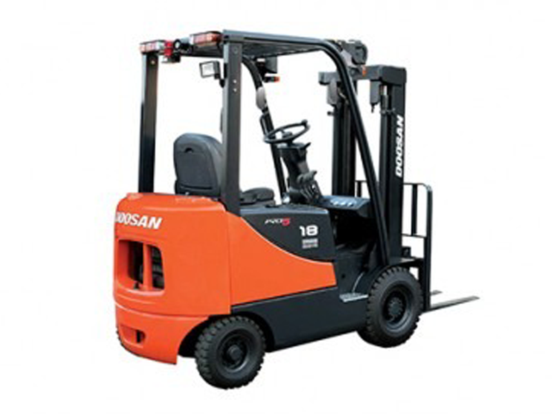 Xe nâng dầu 1.8 tấn Doosan