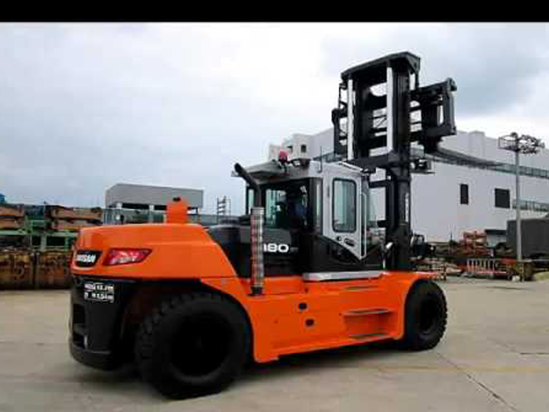 Xe nâng dầu 18 tấn Doosan