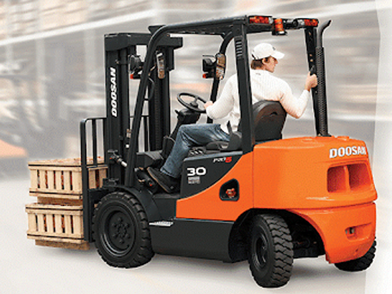 Xe nâng dầu 3 tấn Doosan