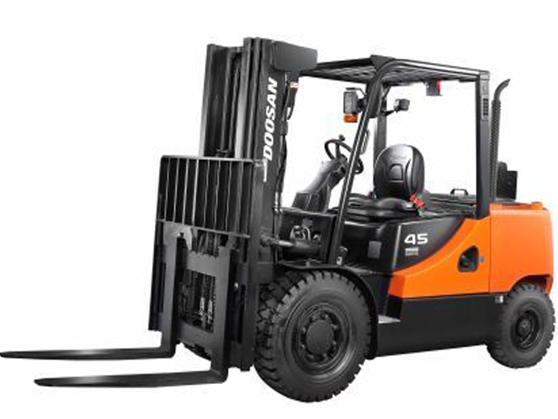 Xe nâng dầu 4.5 tấn Doosan