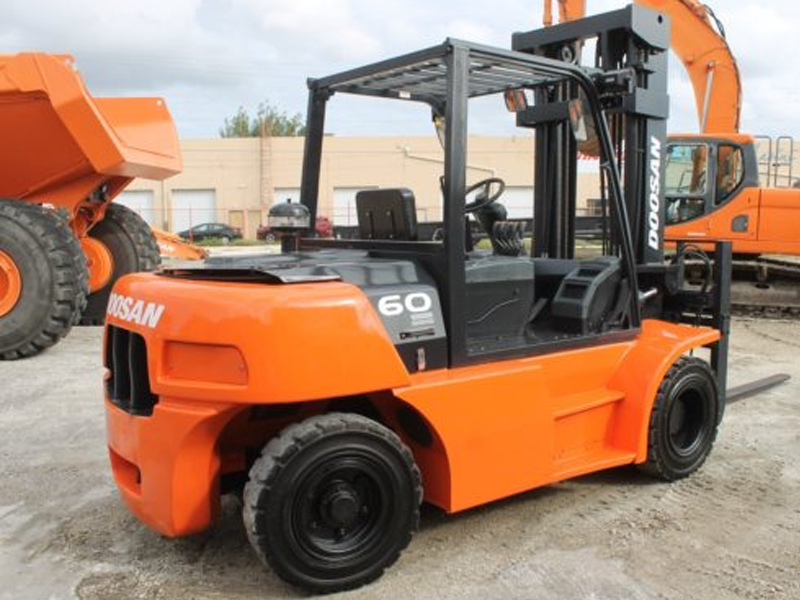 Xe nâng dầu 6 tấn Doosan