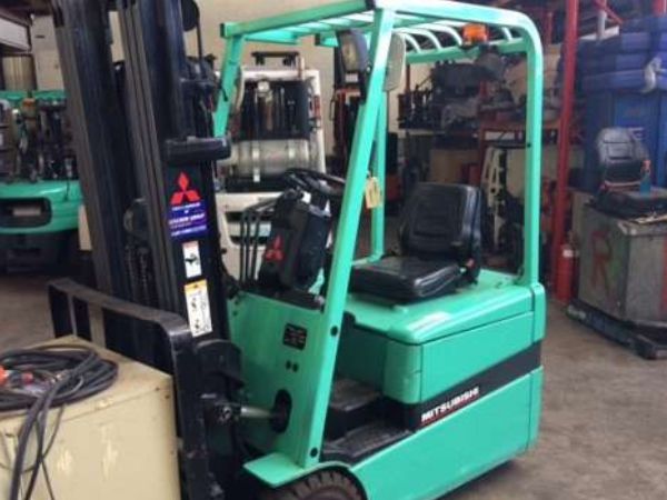 Hình 2: Xe nâng điện 3 bánh ngồi lái 1 tấn cũ