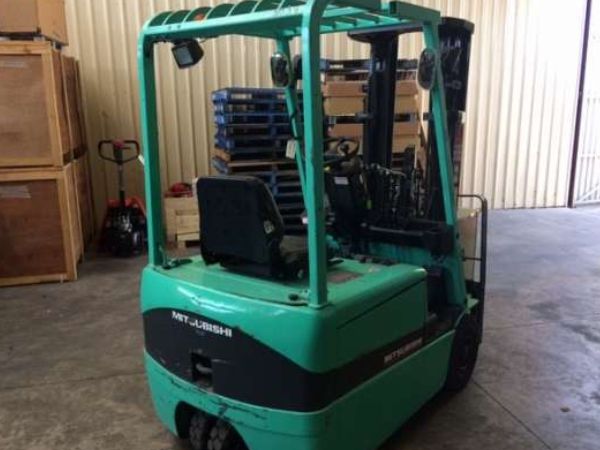 Hình 4: Xe nâng điện 3 bánh ngồi lái 1 tấn cũ