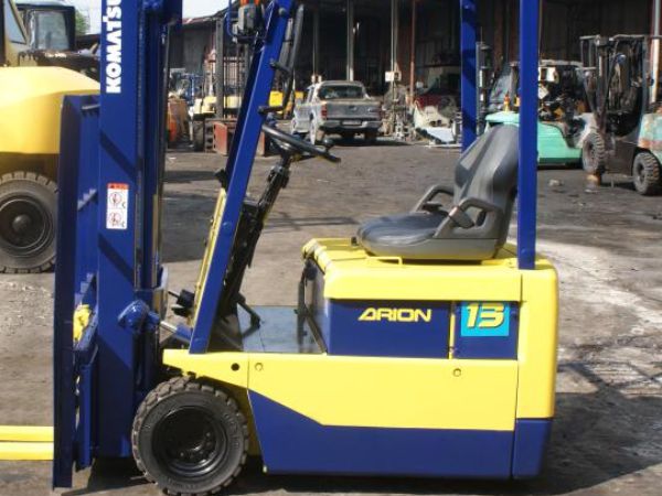 Hình 2: Xe nâng điện 3 bánh ngồi lái 1.3 tấn cũ