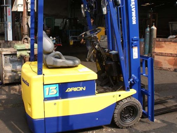Hình 3: Xe nâng điện 3 bánh ngồi lái 1.3 tấn cũ