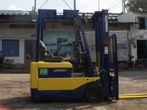 Hình 4: Xe nâng điện 3 bánh ngồi lái 1.3 tấn cũ