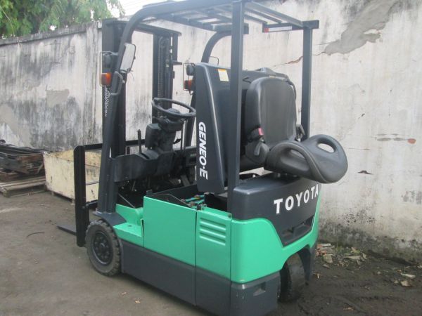 Xe nâng điện 3 bánh ngồi lái 1.5 tấn cũ
