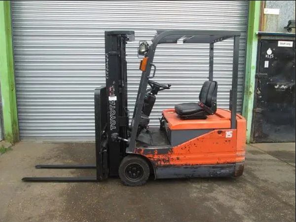 Hình 2:Xe nâng điện 3 bánh ngồi lái 1.5 tấn cũ