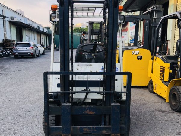Hình 2: Xe nâng điện 3 bánh ngồi lái 1.8 tấn cũ