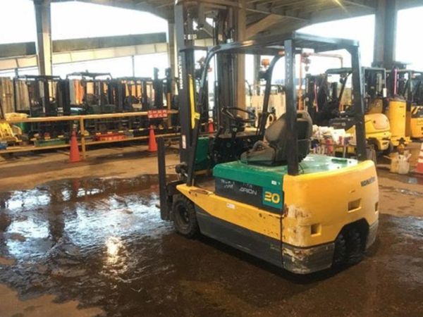 Hình 1: Xe nâng điện 3 bánh ngồi lái 2 tấn cũ