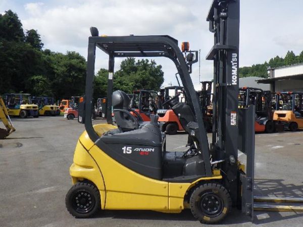 Hình 1: Xe nâng điện ngồi lái 1.5 tấn