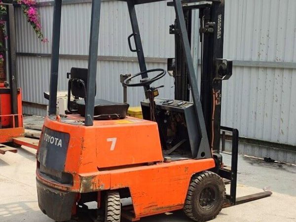 Hình 2: Xe nâng điện ngồi lái 1.5 tấn