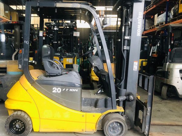 Xe nâng điện 4 bánh ngồi lái 2 tấn cũ