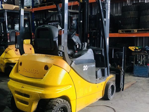Hình 2: Xe nâng điện 4 bánh ngồi lái 2 tấn cũ