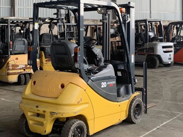Hình 4: Xe nâng điện 4 bánh ngồi lái 2 tấn cũ