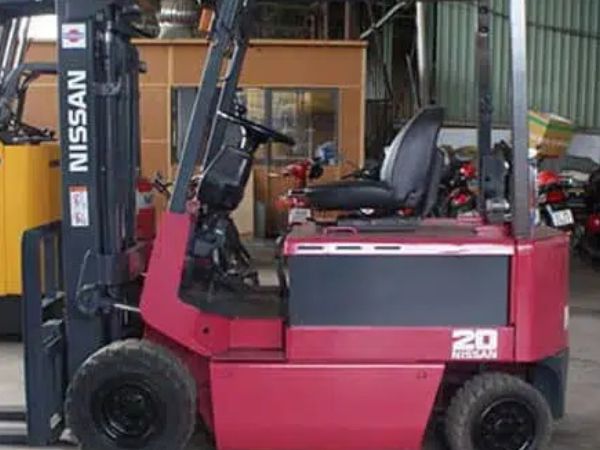 Hình 5: Xe nâng điện 4 bánh ngồi lái 2 tấn cũ