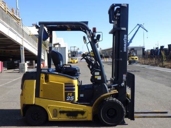 Hình 1: Xe nâng điện 4 bánh ngồi lái 2.5 tấn cũ