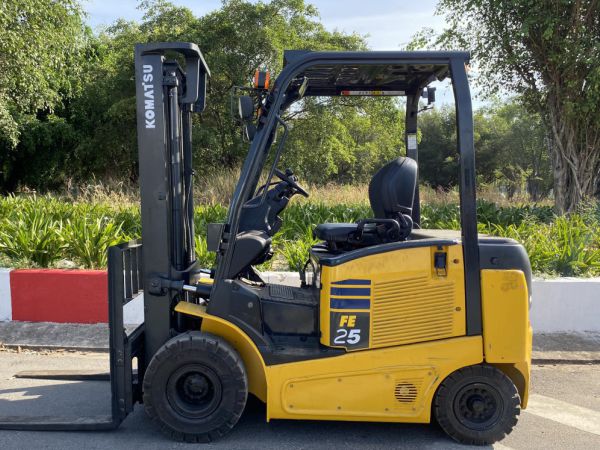 Hình 3: Xe nâng điện 4 bánh ngồi lái 2.5 tấn cũ