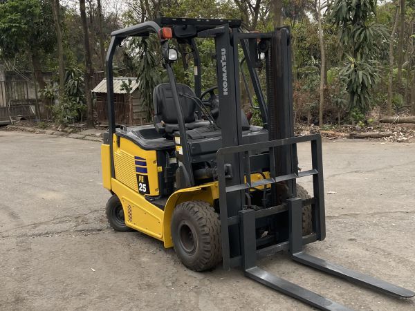 Hình 5: Xe nâng điện 4 bánh ngồi lái 2.5 tấn cũ