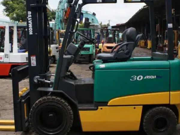 Hình 5: Xe nâng điện 4 bánh ngồi lái 3 tấn cũ