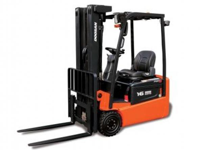 Xe nâng điện Doosan 1.6 tấn 3 bánh ngồi lái