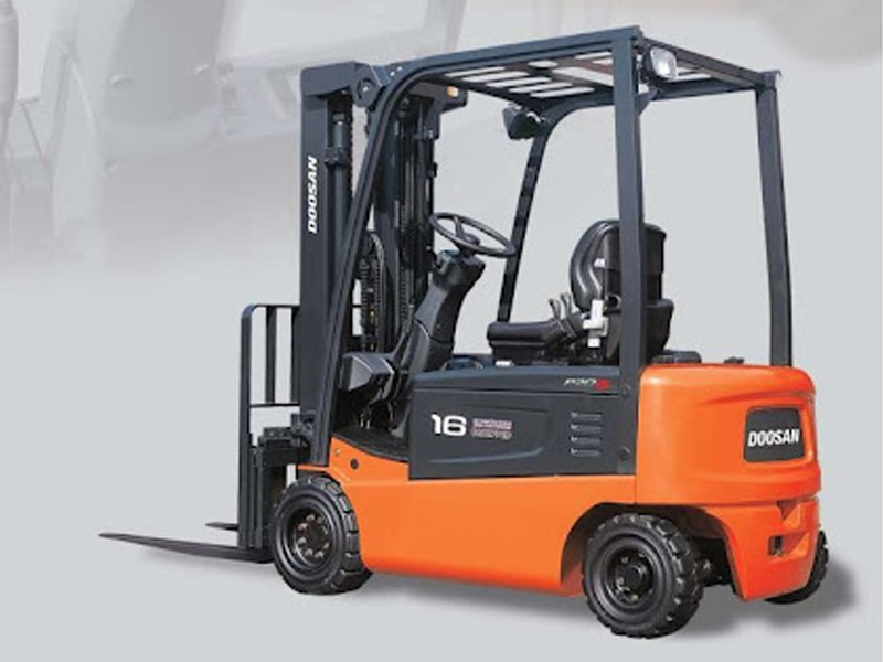 Xe nâng điện Doosan 1.6 tấn 4 bánh ngồi lái