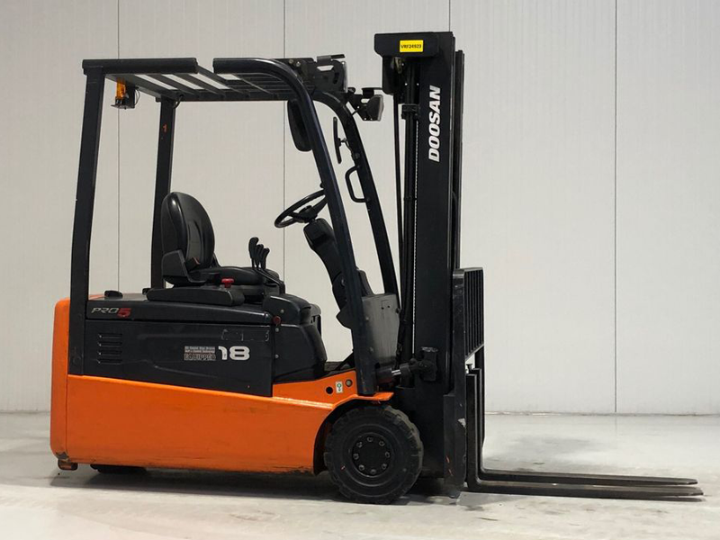 Xe nâng điện Doosan 1.8 tấn 3 bánh ngồi lái