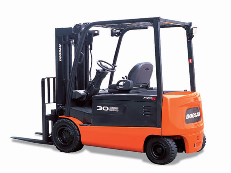 Xe nâng điện Doosan 3 tấn 4 bánh ngồi lái