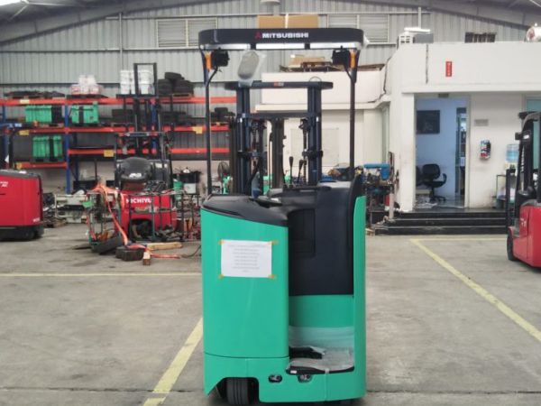Hình 1: Xe nâng điện đứng lái 1 tấn cũ