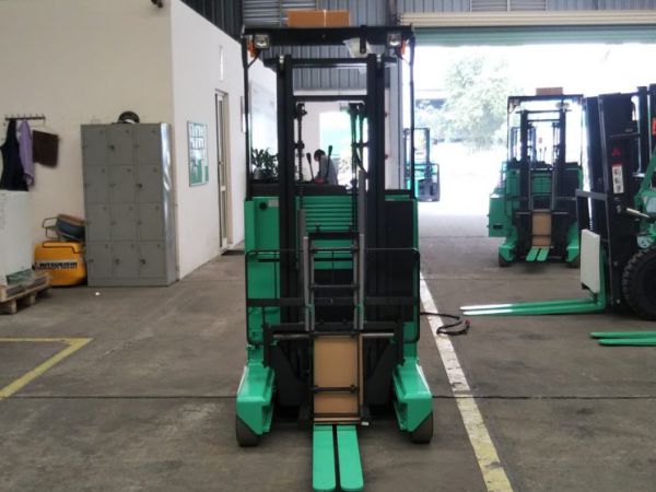 Hình 2: Xe nâng điện đứng lái 1 tấn cũ