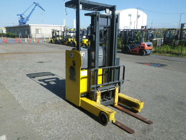 Hình 1: Xe nâng điện đứng lái 1.3 tấn cũ 