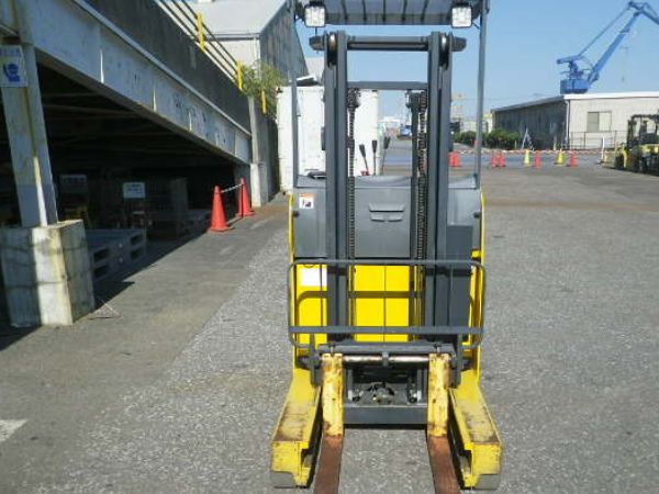 Hình 2: Xe nâng điện đứng lái 1.3 tấn cũ 