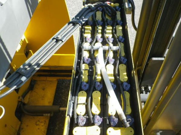Hình 4: Xe nâng điện đứng lái 1.3 tấn cũ 