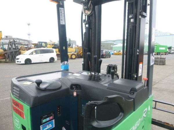 Hình 2: Xe nâng điện đứng lái 1.5 tấn