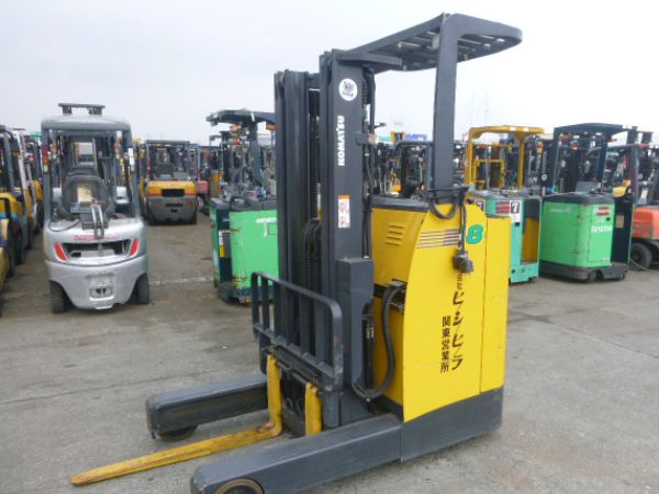 Hình 1: Xe nâng điện đứng lái 1.8 tấn