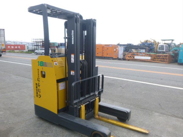 Hình 2: Xe nâng điện đứng lái 1.8 tấn