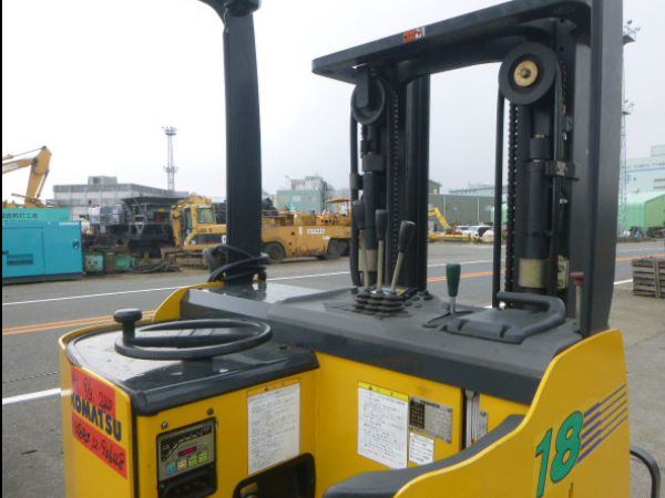 Hình 5: Xe nâng điện đứng lái 1.8 tấn