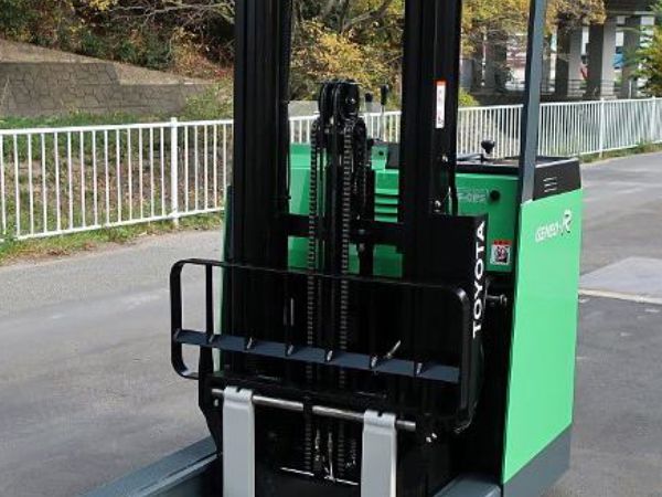 Hình 2: Xe nâng điện đứng lái 2 tấn cũ 