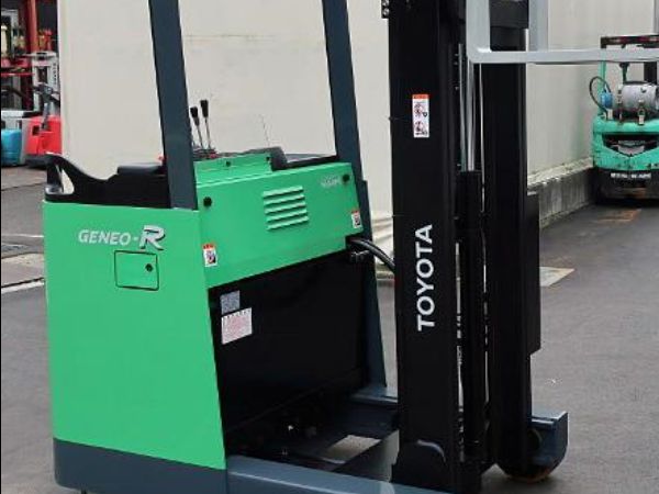 Hình 3: Xe nâng điện đứng lái 2 tấn cũ 