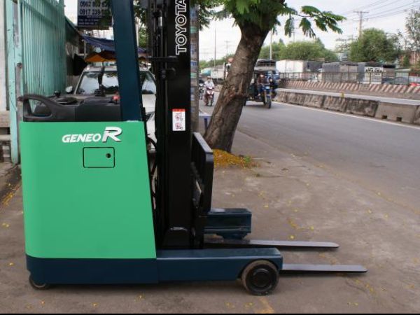 Hình 4: Xe nâng điện đứng lái 2 tấn cũ 