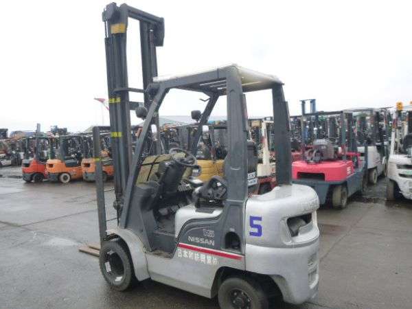 Hình 4: Xe nâng xăng-gas 1.5 tấn