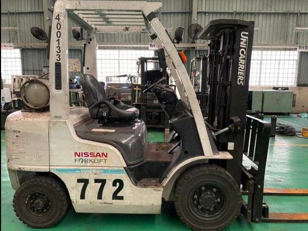 Hình 1: Xe nâng xăng-gas 2.5 tấn 